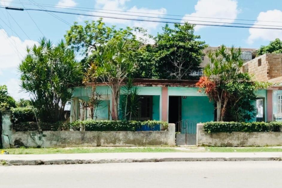 CASA CON PISCINA EN ARROYO NARANJO