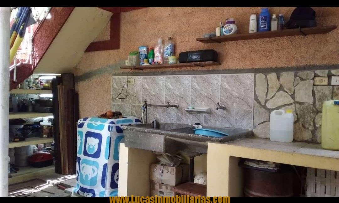 CASA EN HOLGUIN LISTA PARA VIVIRLA. REPARTO ZAYAS HOLGUIN CUBA 🇨🇺 CASA #491