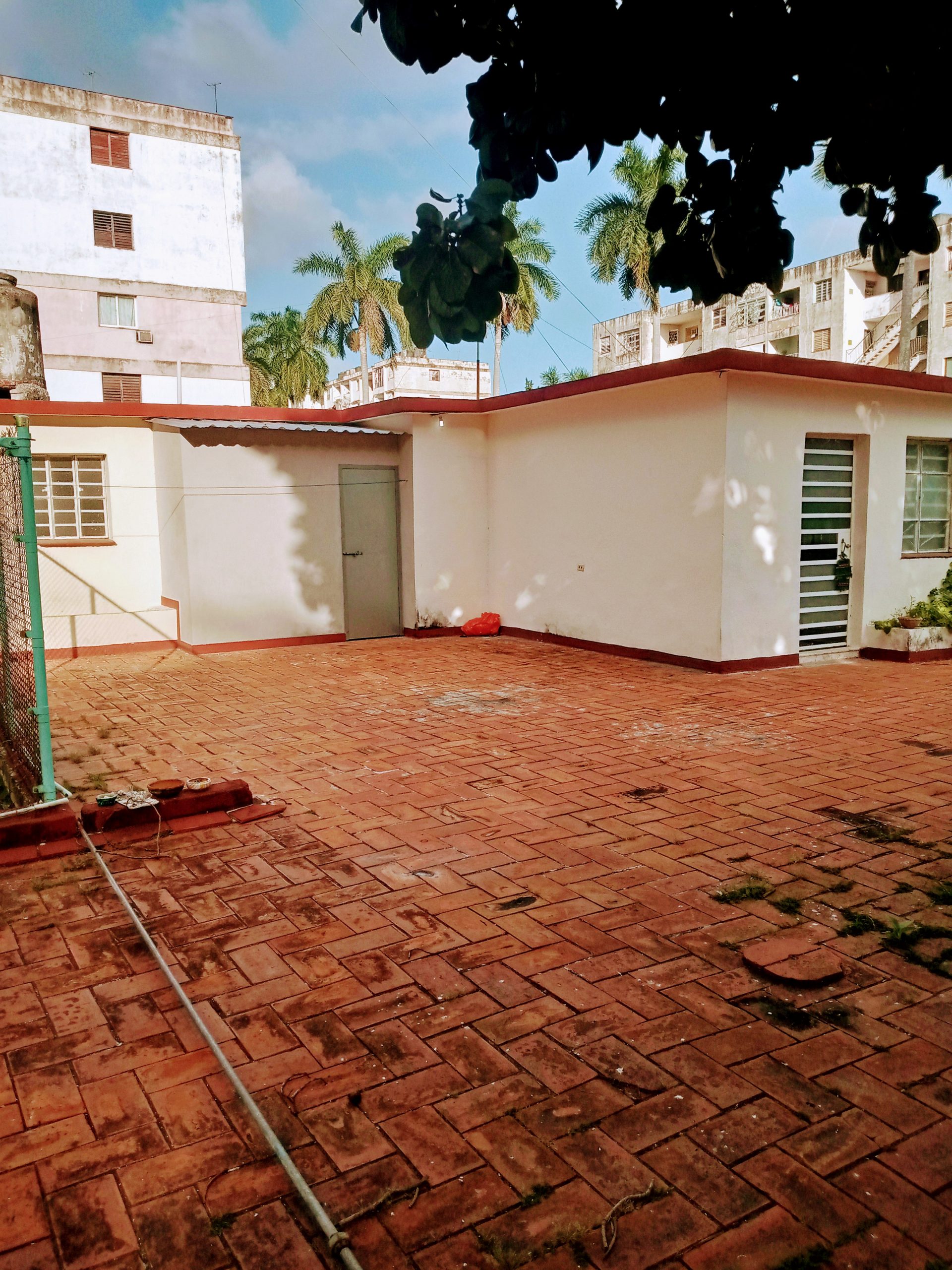 CASA DE DOS PLANTAS CASINO DEPORTIVO CERRÓ LA HABANA CUBA CASA # 576