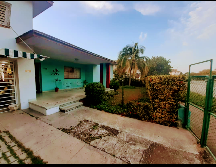 VENTA CASA INDEPENDIENTE EN PLAYA CONSTRUCCIÓN MODERNA LA HABANA CUBA CASA#  599 – Lucas Inmobiliarias