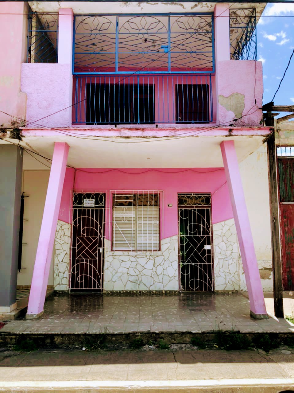 Casa de dos plantas en Ciego de Ávila Cuba Casa # 647