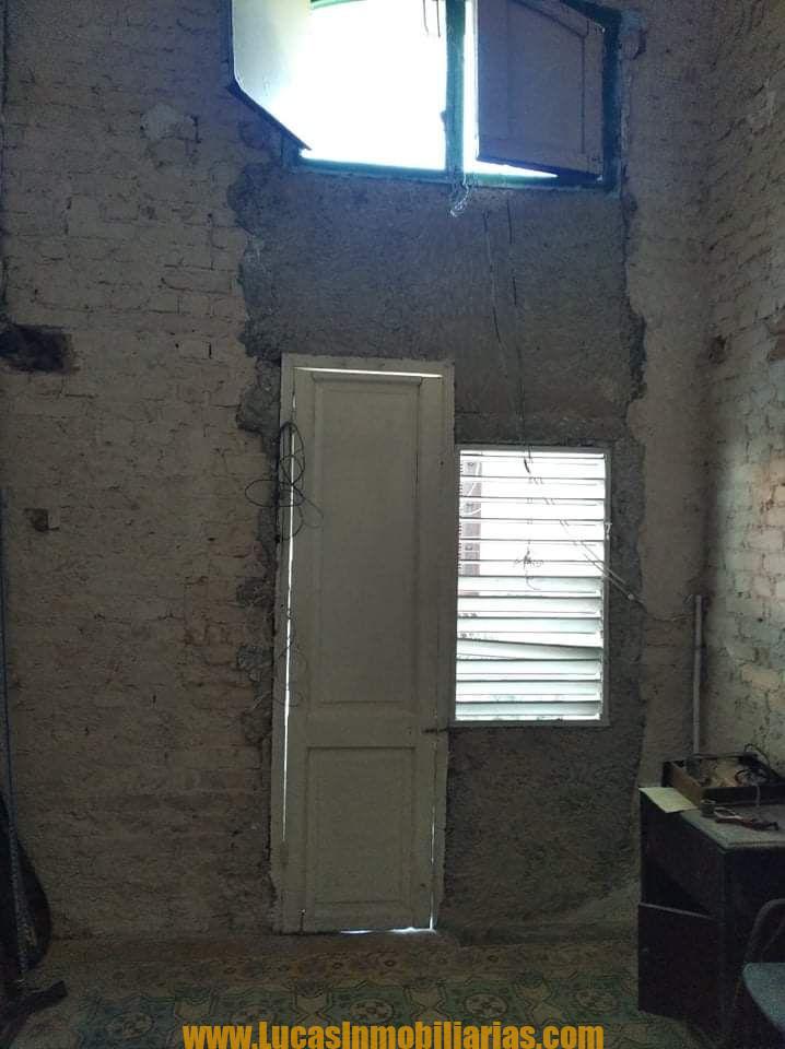 Casa Independiente para Restaurar Puerta a Calle en venta en Centro Habana, La Habana. Cuba Casa #664
