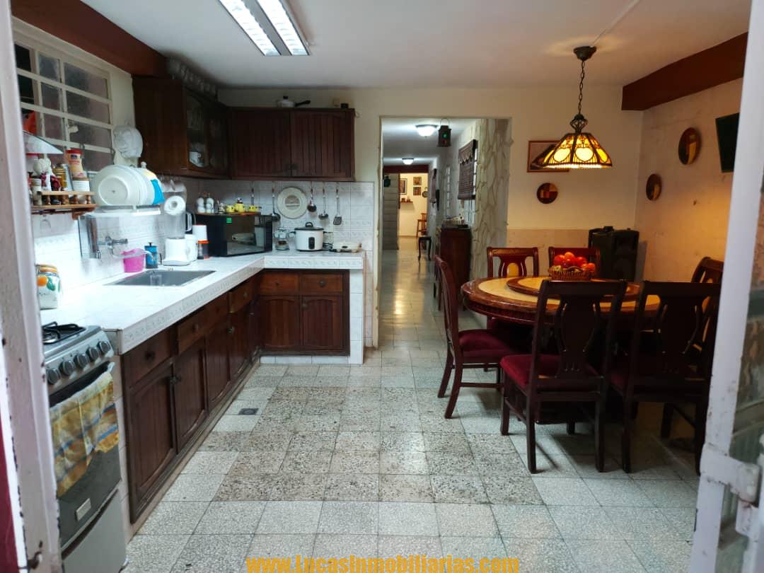 Casa Grande con Garage en Venta en Municipio Cerro, La Habana Cuba Casa #670