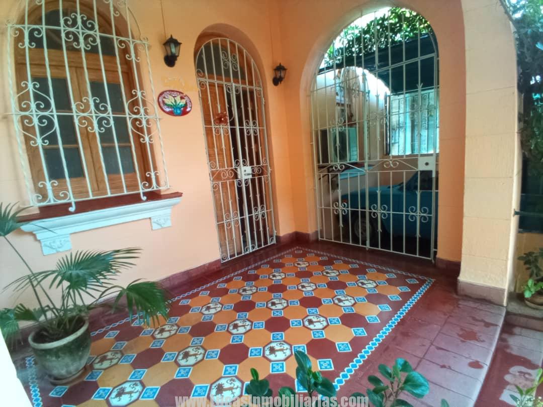 Vendo casa de 3/4, amplia y cómoda, independiente, con garaje en Marianao