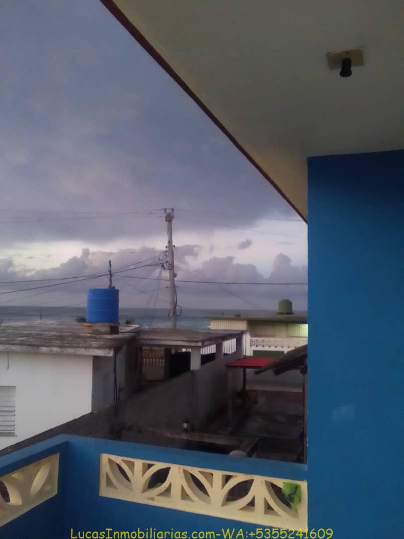 Biplanta con vista al mar en Playa Baracoa