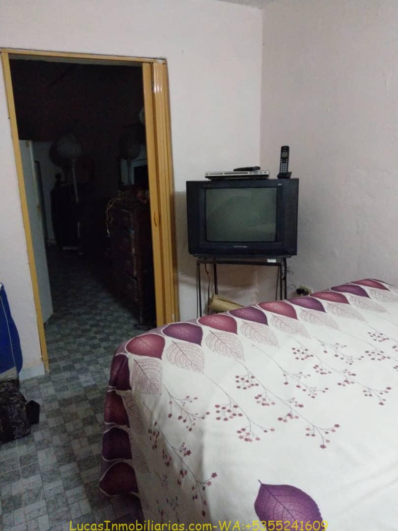 Casa y Carro en Centro Habana