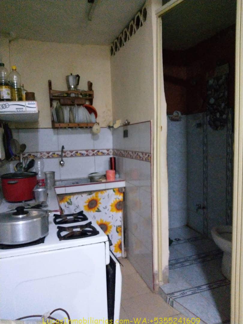 Casa y Carro en Centro Habana