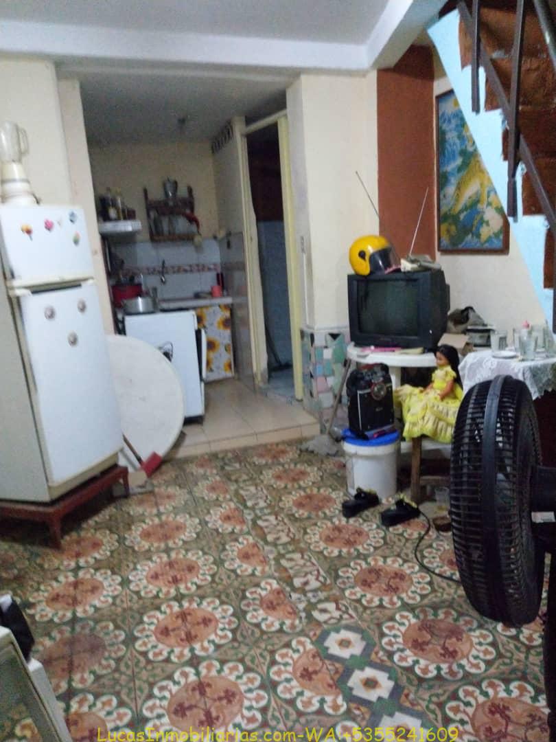 Casa y Carro en Centro Habana
