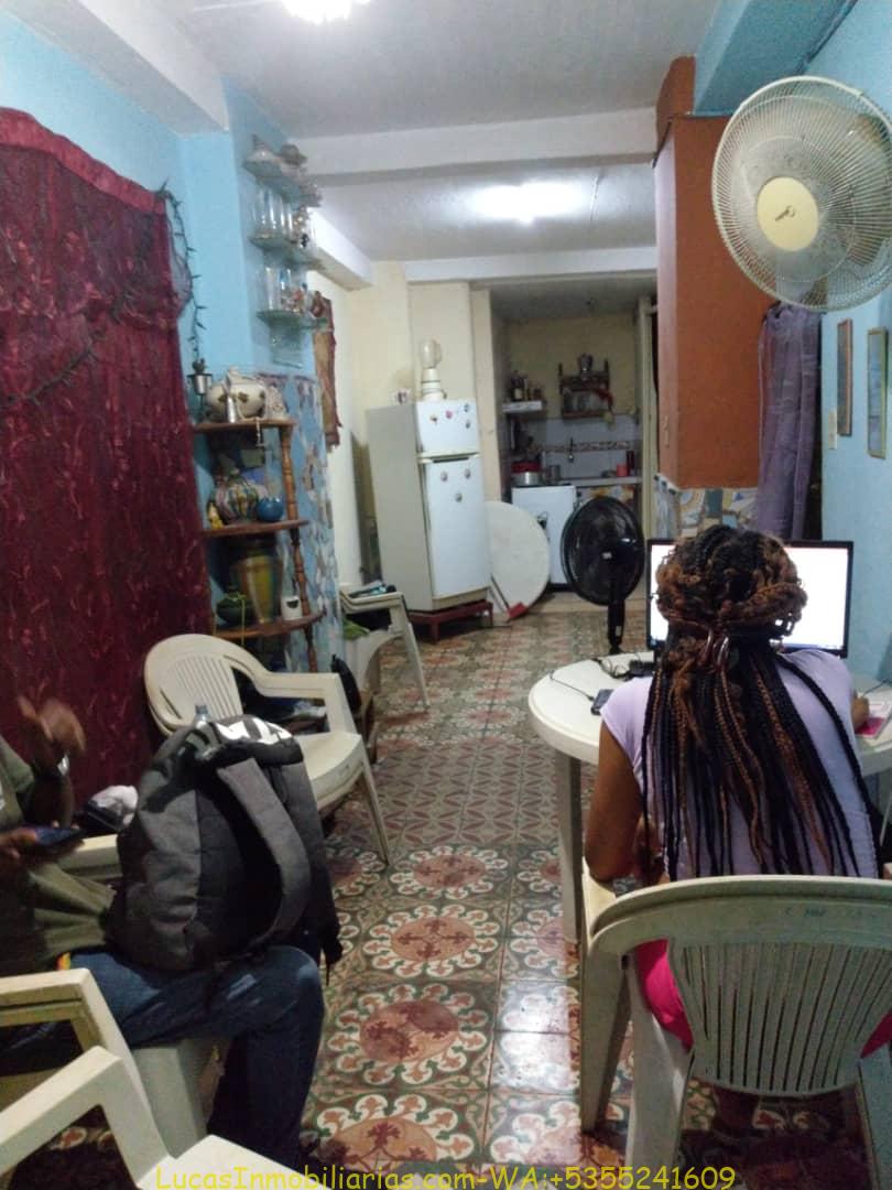 Casa y Carro en Centro Habana
