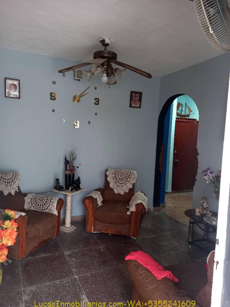 DOS CASAS EN UNA, LA HABANA, CUBA
