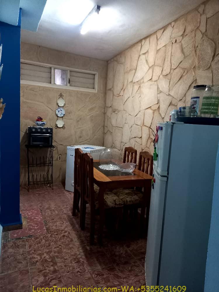 DOS CASAS EN UNA, LA HABANA, CUBA