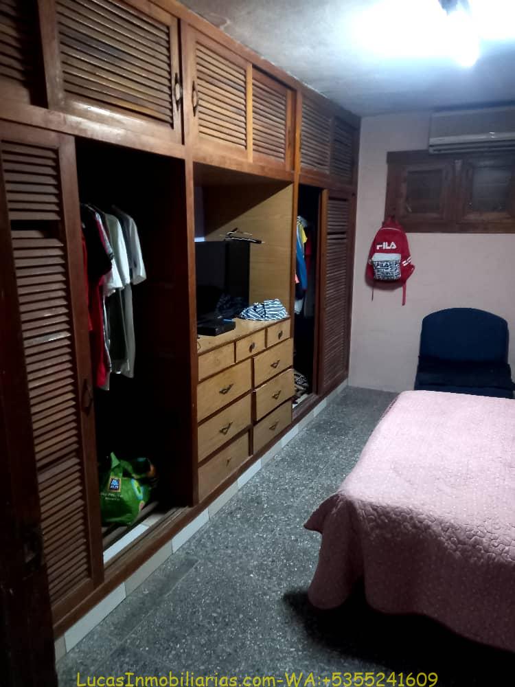 DOS CASAS EN UNA, LA HABANA, CUBA