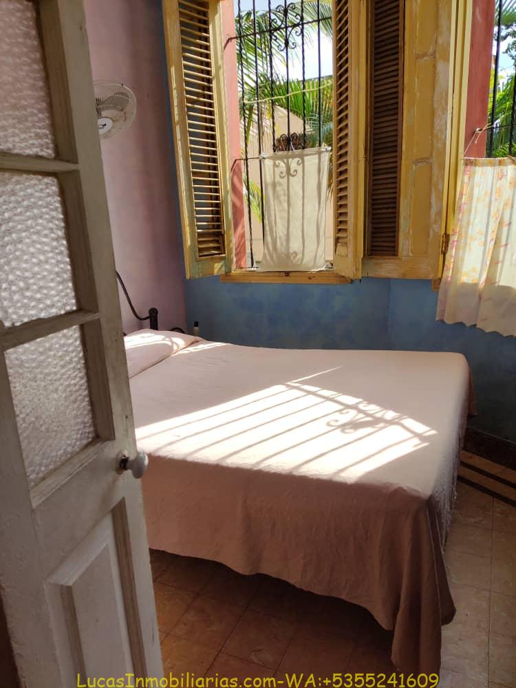 Casa Puerta a Calle