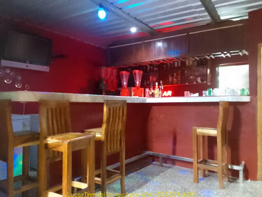 Bar y Apartamento en Venta