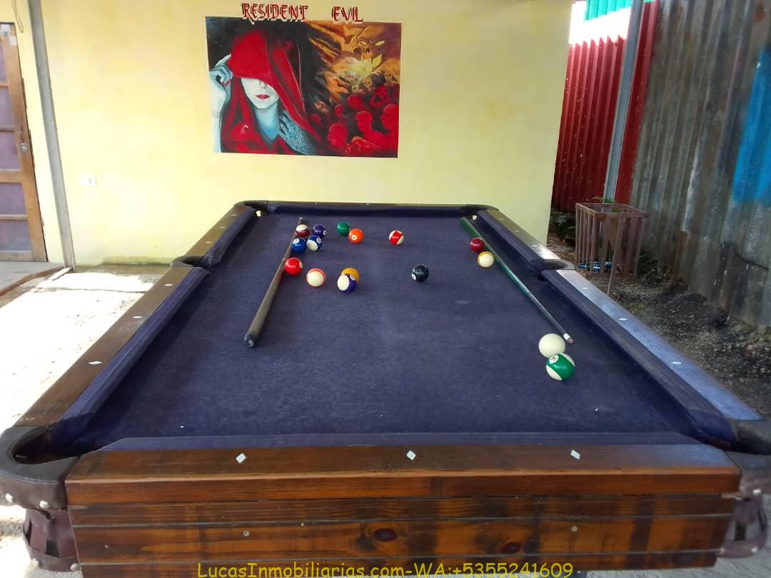 Bar y Apartamento en Venta