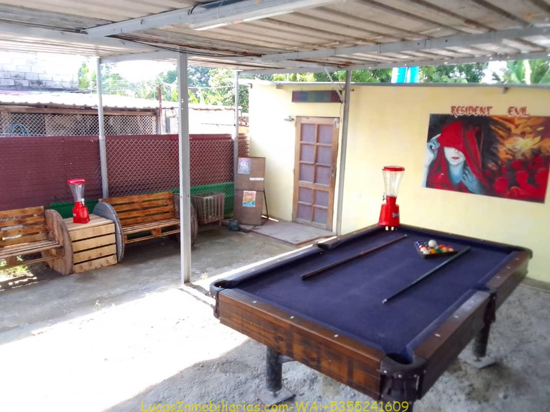 Bar y Apartamento en Venta