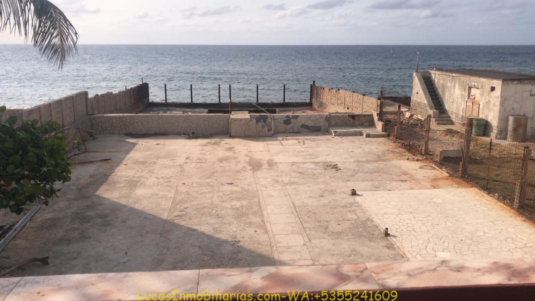 Casa con Patio al Mar con Piscina Natural
